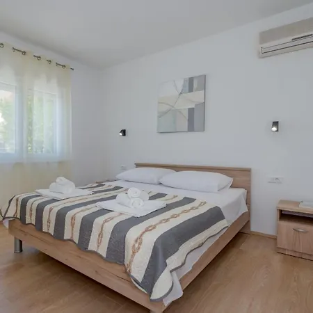 Holiday home Vacation Zdravka *
