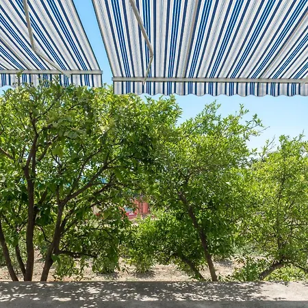 Vacation Zdravka Holiday home Kastela